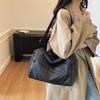 Black Large-Capacity Messenger Bag, Women'S Commuter Shoulder Bag, High-Value Large-Capacity Travel Bag, Small, Light And Water-Proof.