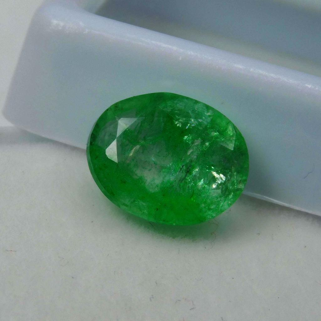 Natural Green Emerald Loose Gemstone 7 ct Oval Cut for Jewelry Making and Gem Collections
