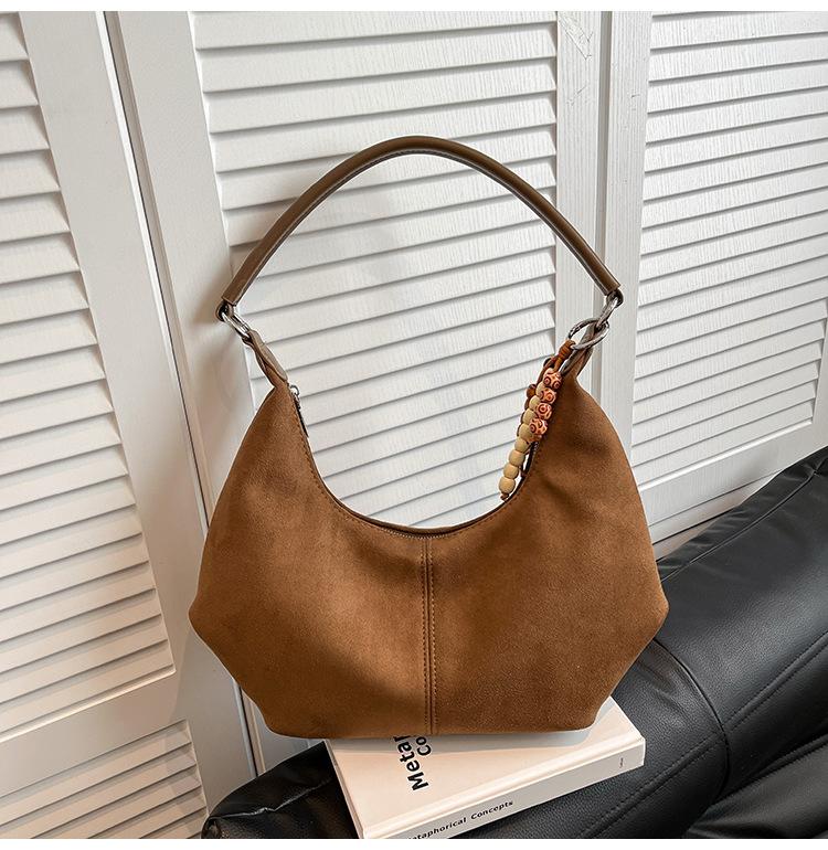 

Ретро нишевая замшевая сумка подмышку женская 2025 осень и зима новая модная простая повседневная одноплечевая сумка-пельмень тренд хаки