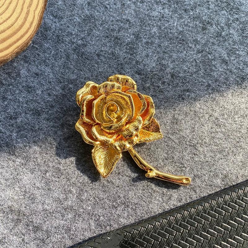Rose Flower Brooch for Women French Luxury Golden Lapel Pins Corsage Delicate Suit Corsage Pins Party Dress Jewelry Accessories