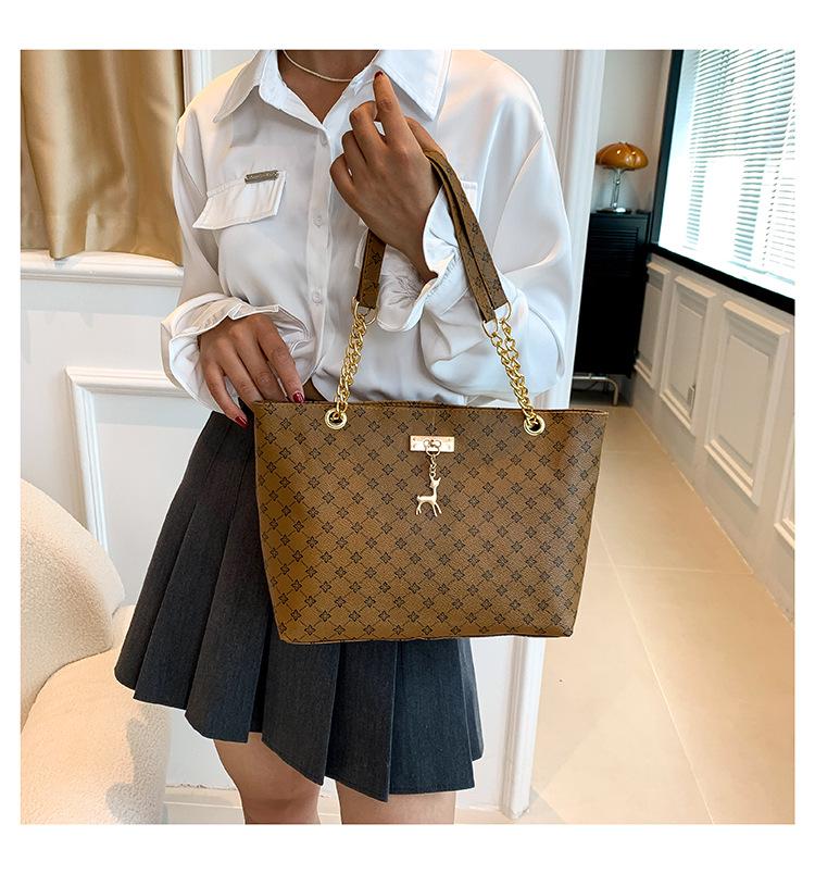 2024 Spring Retro Texture Chain Shoulder Bag for Women