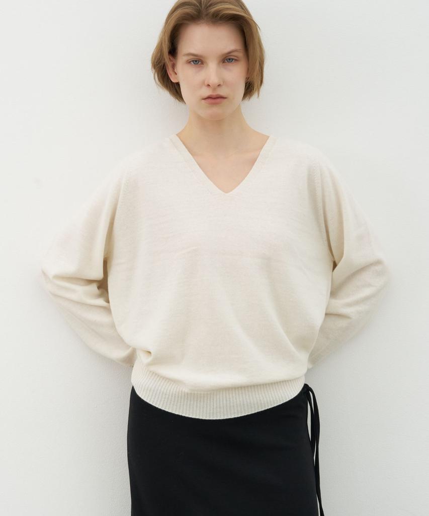 NOV Cashmere Holga V-Neck Knit_Ivory
