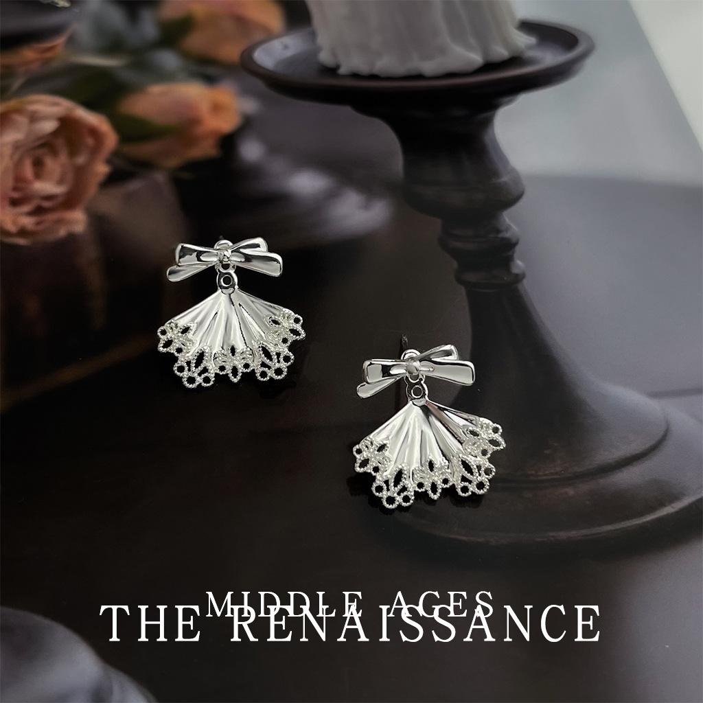 

Ballet Girl~ A pair of silver bow earrings French S925 silver needle earrings for women
