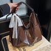 High end Large Capacity Bag for Women's Bag Autumn and Winter New Niche Fashion Commuter Shoulder Bag Casual Backpack