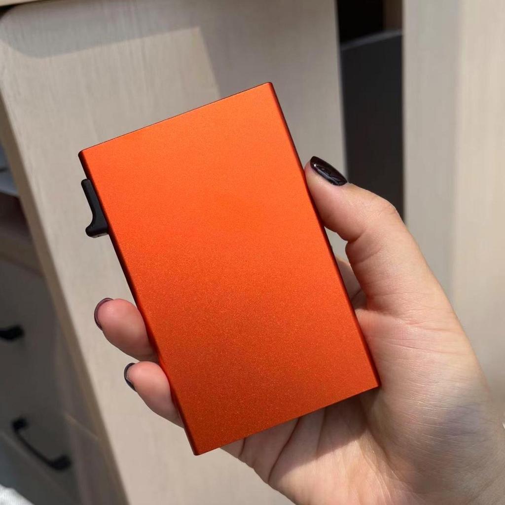 Portacarte da uomo in alluminio RFID: Disponibile, Design a Spinta Laterale