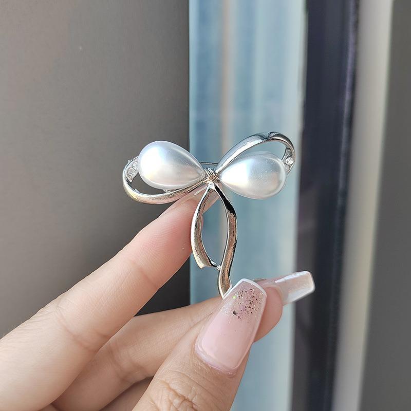 New temperament pearl bow brooch alloy diamond-encrusted brooch anti-light multi-functional large pin