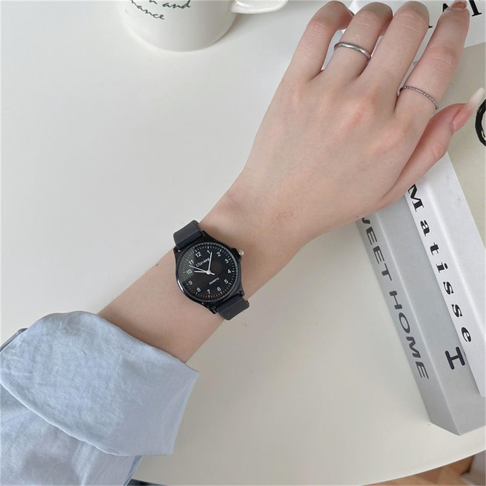 

Women Fashion Leather Watch One Size