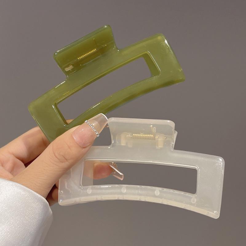 

Набор из 32 предметов: заколки-крабы и аксессуары для волос в виде камелии и сердечка