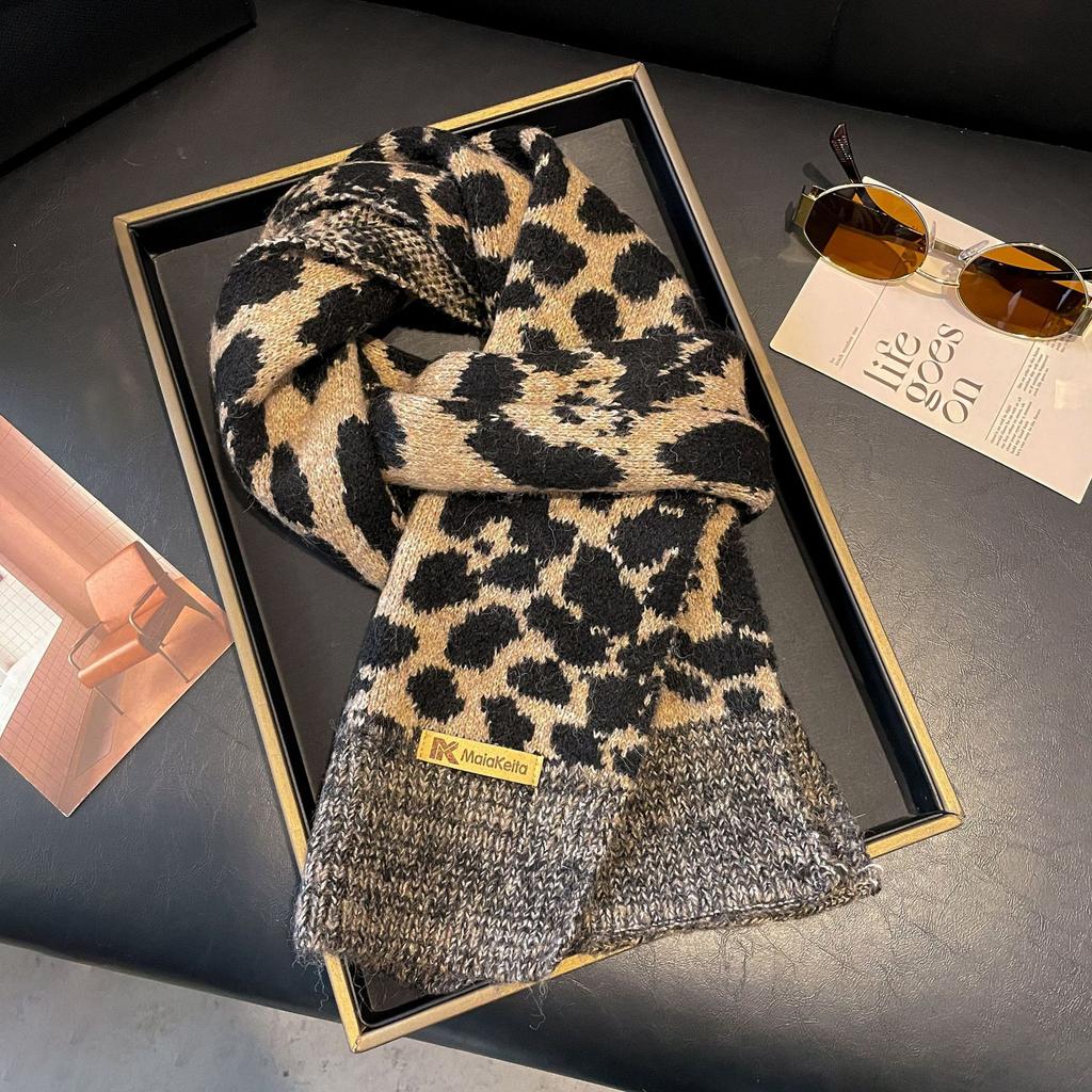 Sweet and Cool Retro Leopard Print Fringed Scarf Female New Millennial Spice Girl Style Autumn and Winter Thickened Skin-friendly Shawl Scarf