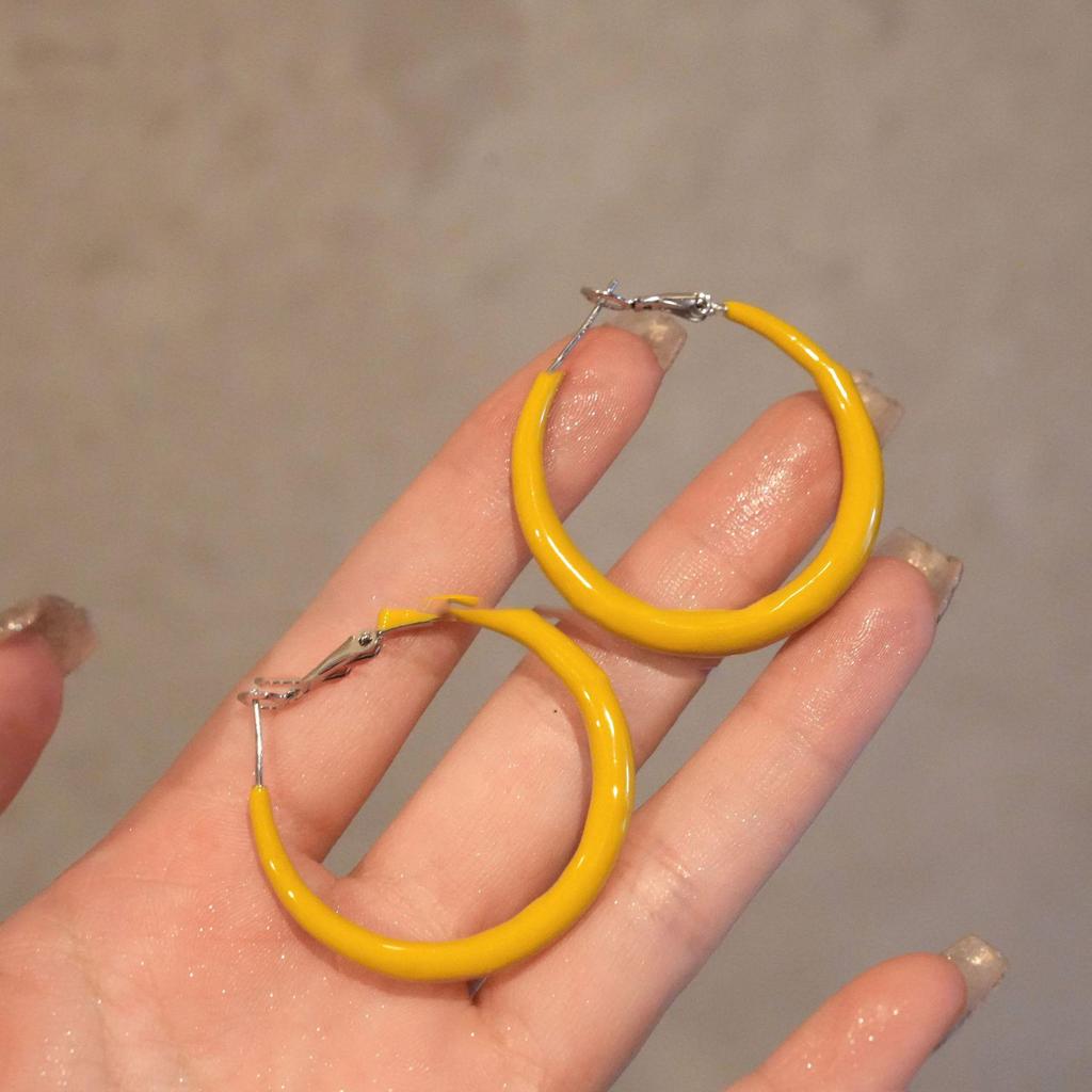 Stylish Irregular Three-Layer C-Shaped Earrings: European & American Metal Fashion Studs with a Luxurious High-End Appeal