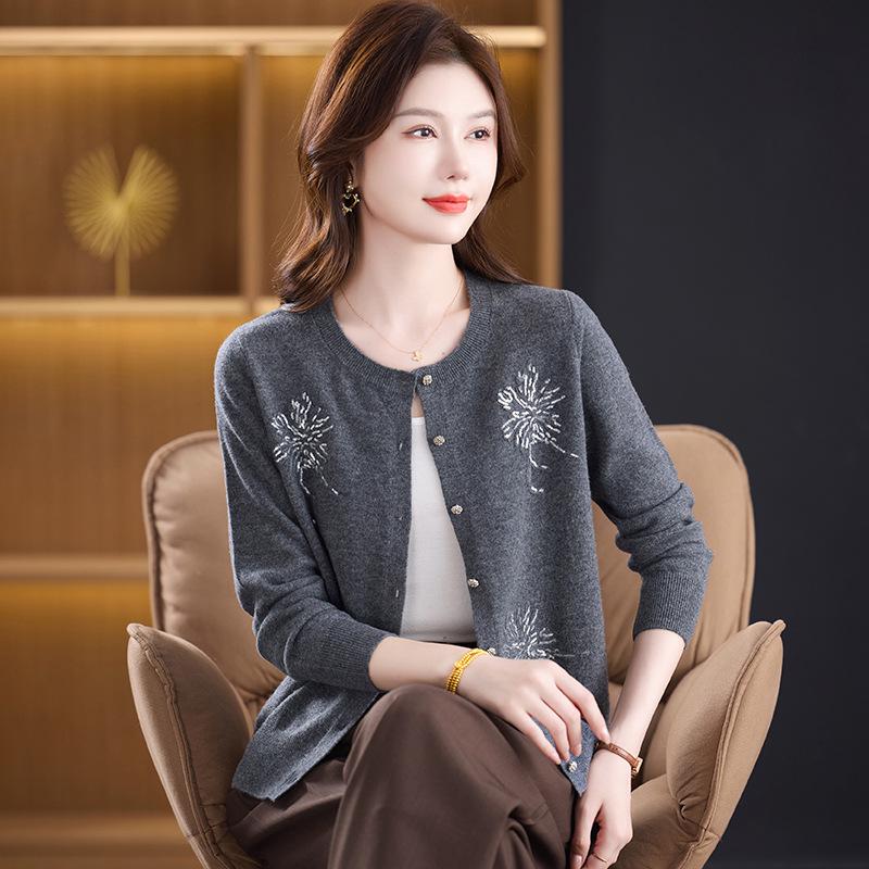 2025 Women's Luxury Wool Cardigan Sweater: Elegant Wear for Middle-Aged & Elderly