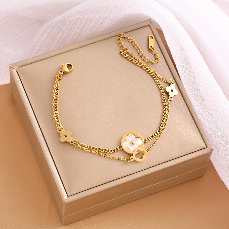 High-End Titanium Steel Four-Leaf Clover Bracelet with Shell Pendant – Durable, Fade-Resistant Design