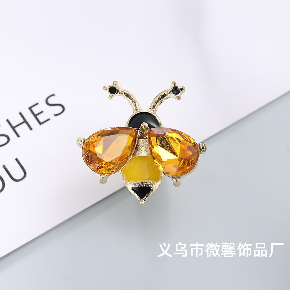 

Personalized crystal bee mini brooch, high-end exquisite shirt collar neckline accessories, anti-light pin
