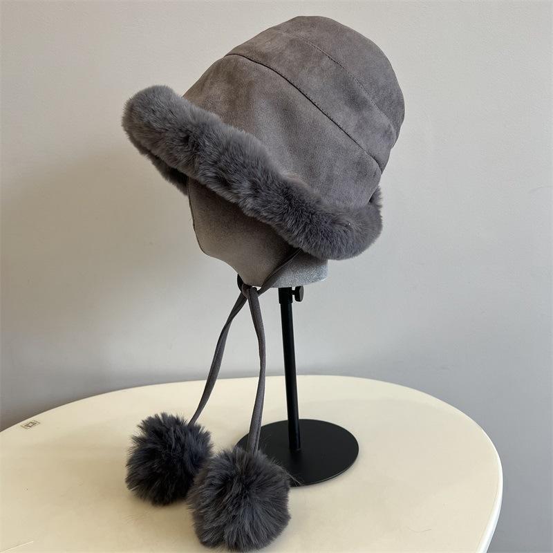 

Модная замшевая ветрозащитная шапка-ушанка, монгольская шапка, женская осенне-зимняя теплая флисовая шапка от холода, съемный подвесной помпон M（56-58cm）