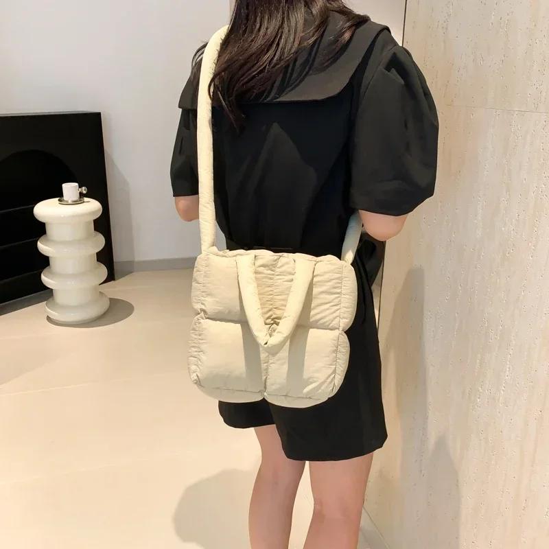 Sacs à main solides décontractés à poignée supérieure avec compartiment intérieur et coutures apparentes  Sacs à fermeture éclair en nylon de haute qualité pour femmes  Sacs en nylon de haute qualité pour femmes