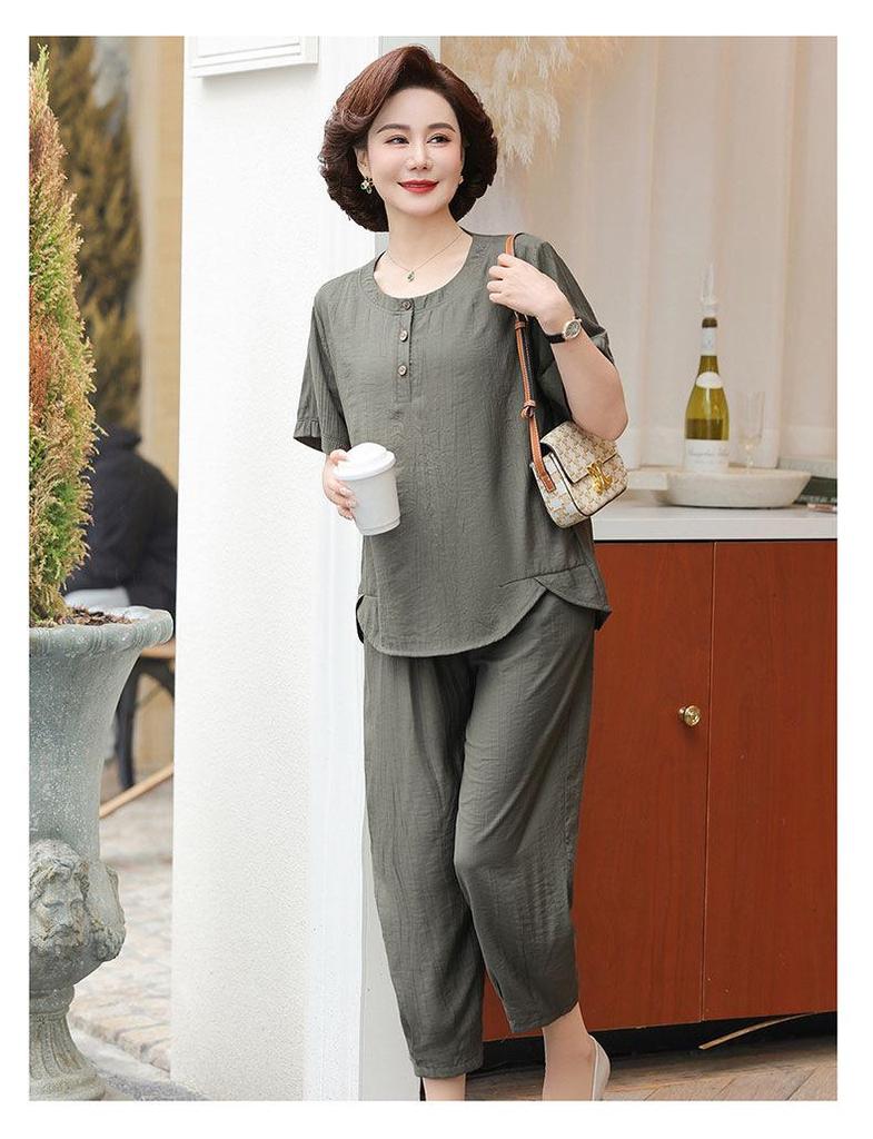 Stylish Summer Plus Size Round Neck Top & Nine-Point Pants Set for Middle-Aged Mothers