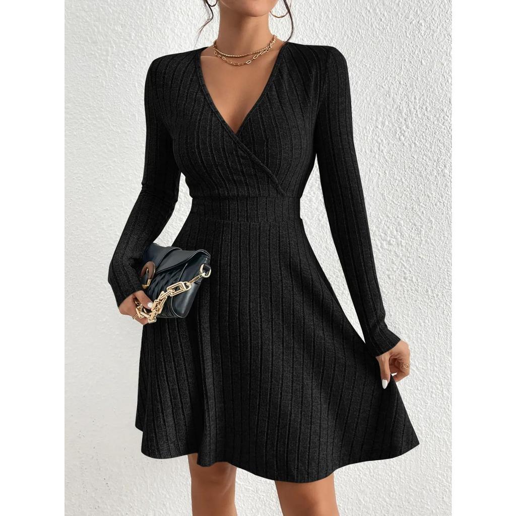 Herbst und Winter Neues V-Ausschnitt Sexy Taille A-Linie Regenschirmrock Big Swing Langarm Strickkleid