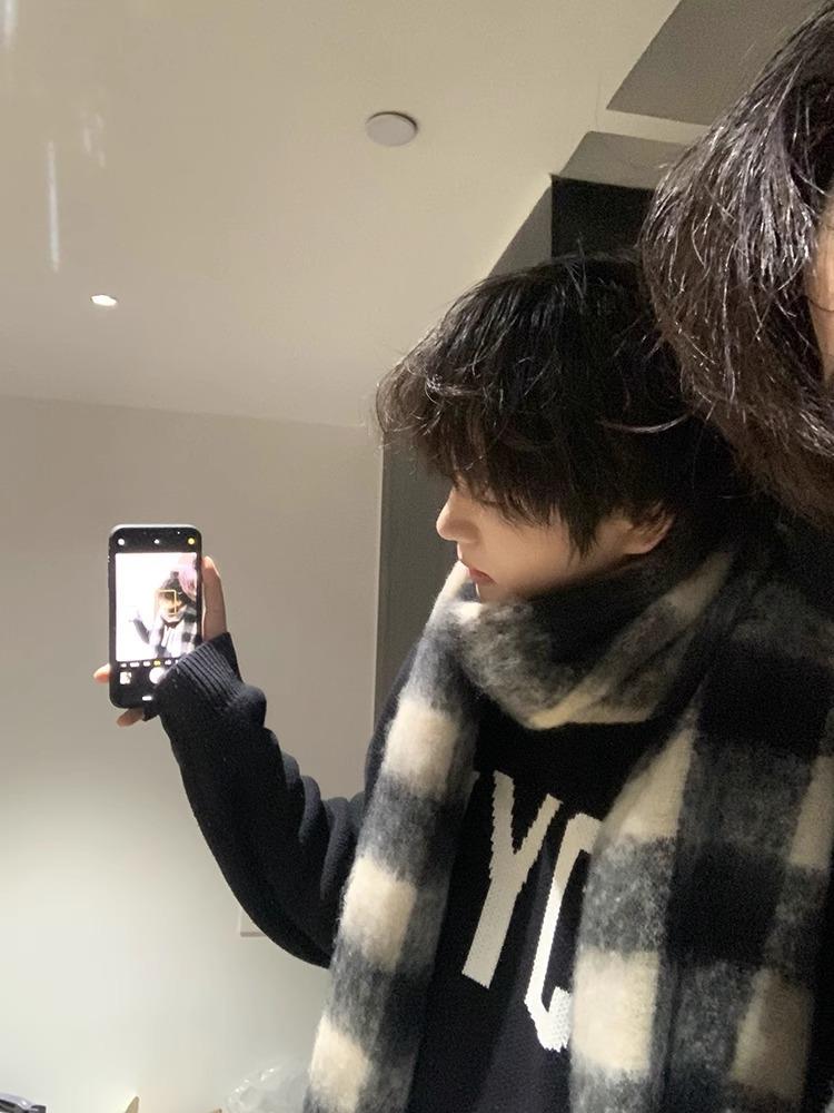 Scarf Winter Men's High-end Sense New Hippocampus Hair Black and White Plaid Korean Couple Warm Thickened Scarf Women