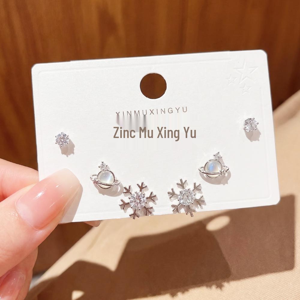 Elegant Zirconia Snowflake Stud Earrings – Sparkling High-End Holiday Jewelry for Women One Card Three Pairs * Thickened Real Gold Plating
