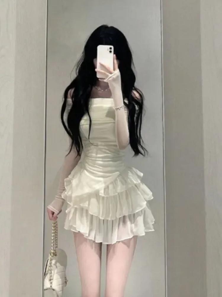 Off Schulter Sexy Zwei Stücke Set Frauen Solide Plissee Tops T-shirt + Mini Kuchen Röcke Damen Koreanische Mode Fee chic Party Anzüge 2024