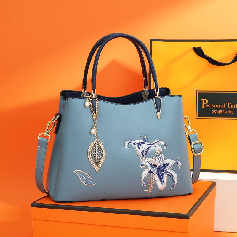 Bag messenger bag women's 2025 new large-capacity handbag national style embroidery new Chinese atmosphere shoulder women's bag tide