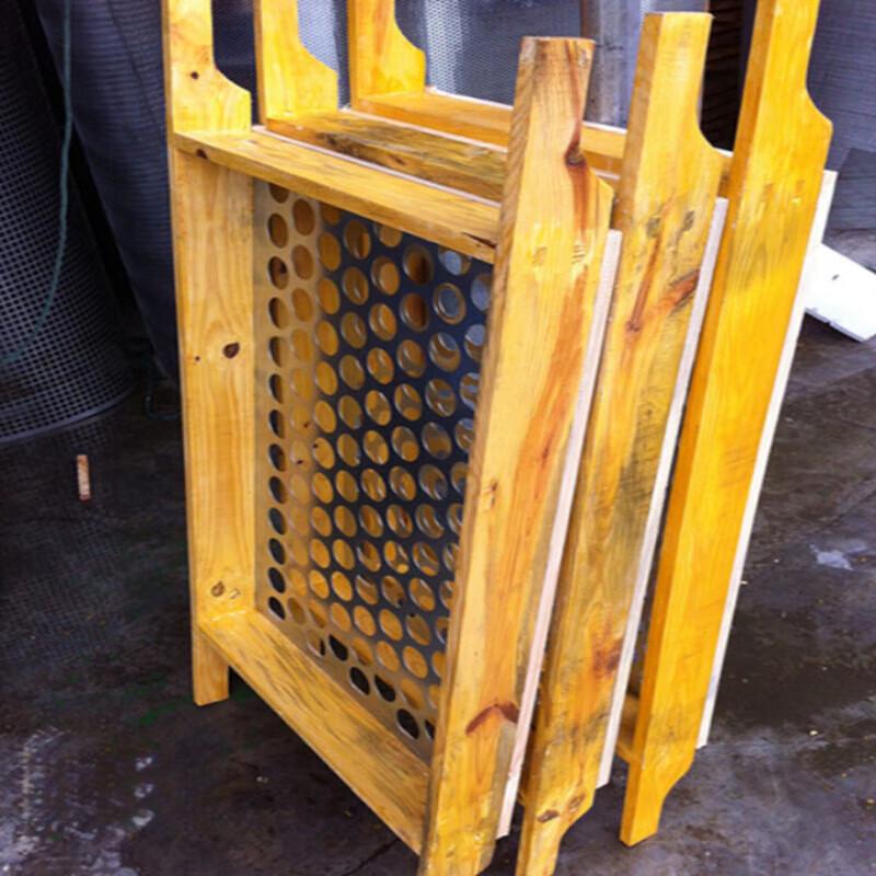 FVT Wooden Frame Square Hole Sand and Gravel Sieve