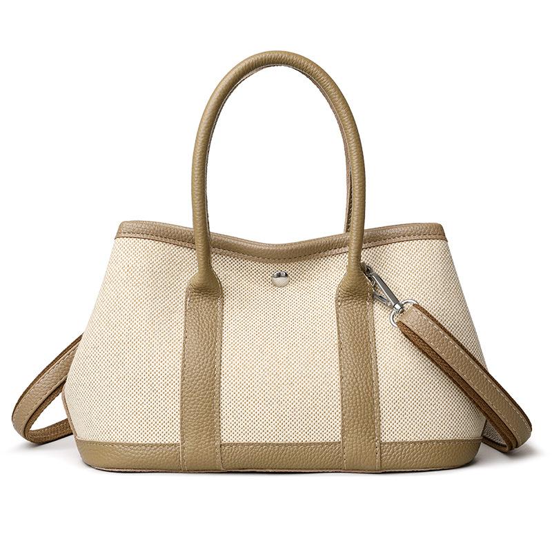 Uma Bolsa Tote Transversal Simples e Elegante com Cores Combinadas para Deslocamento