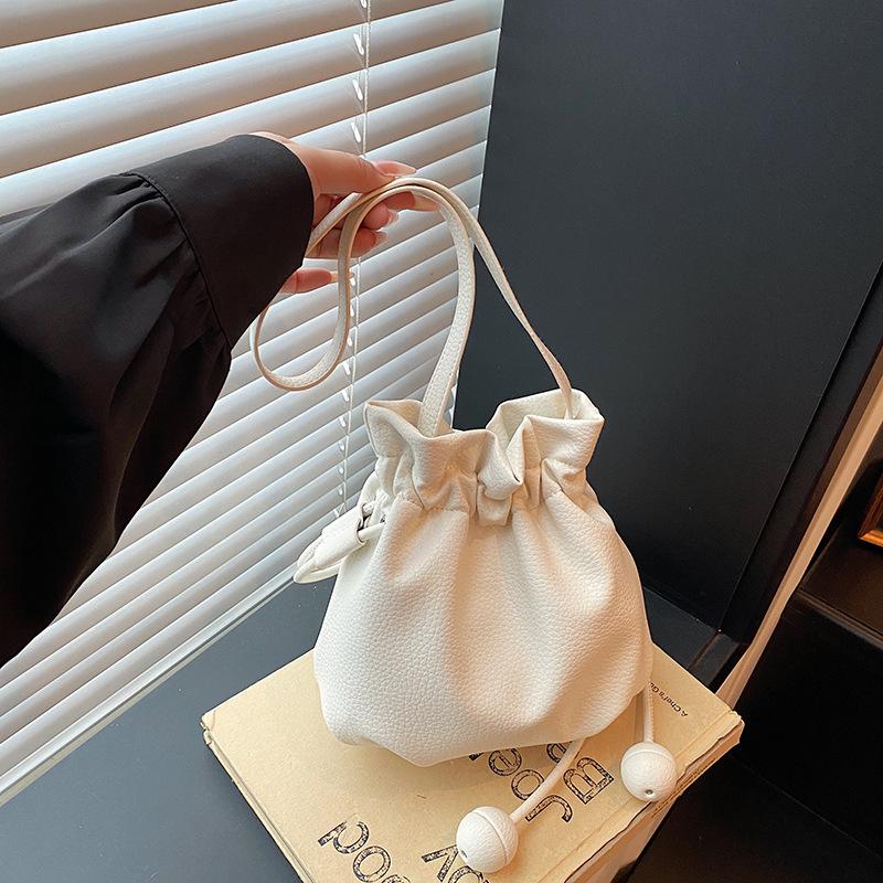 Bucket Bag Stylish and Casual Cute Mini Crossbody Bag for Work Commuting Single Shoulder Bag