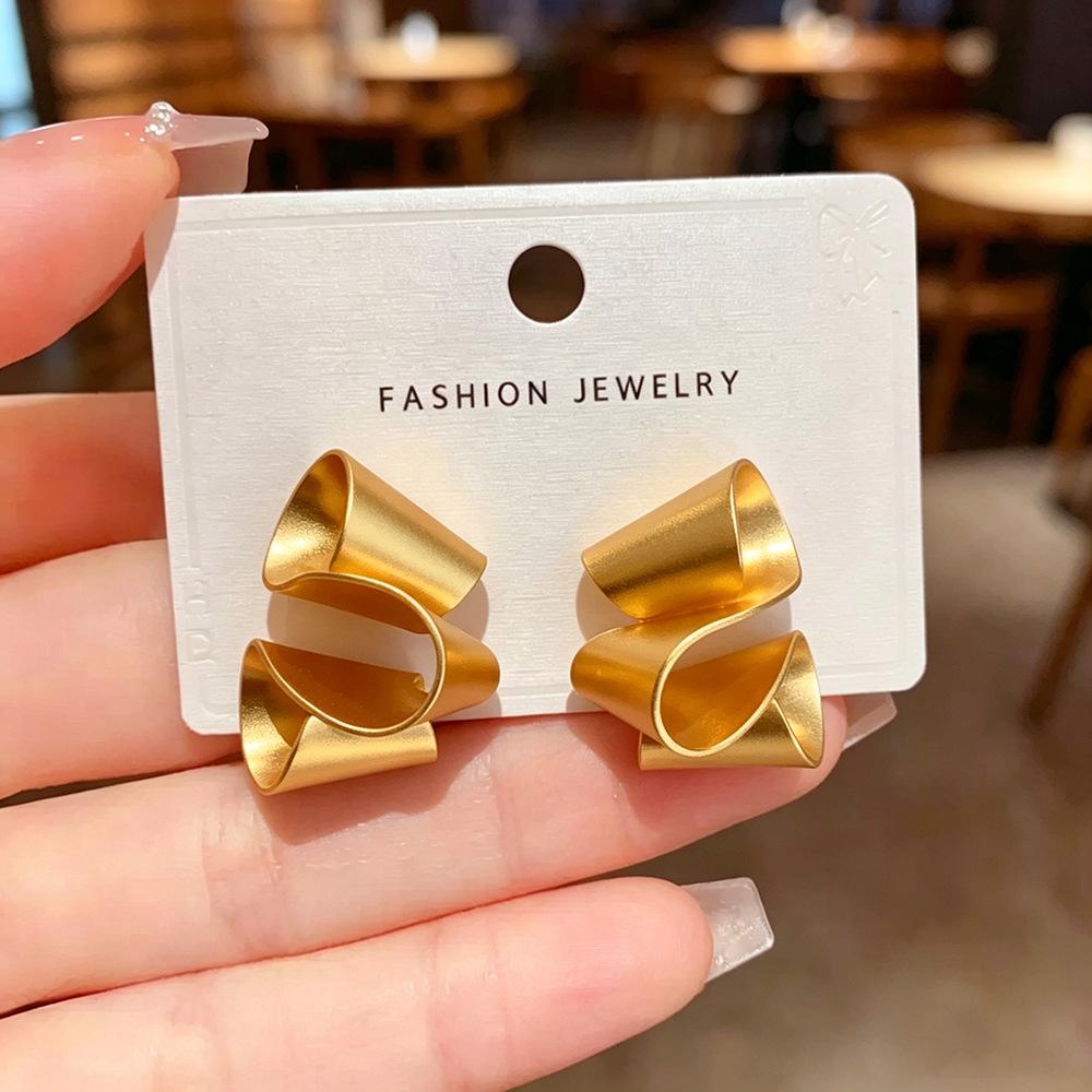 Irregular Twisted Matte Geometric Gold-Plated Stud Earrings for Women - Retro Design