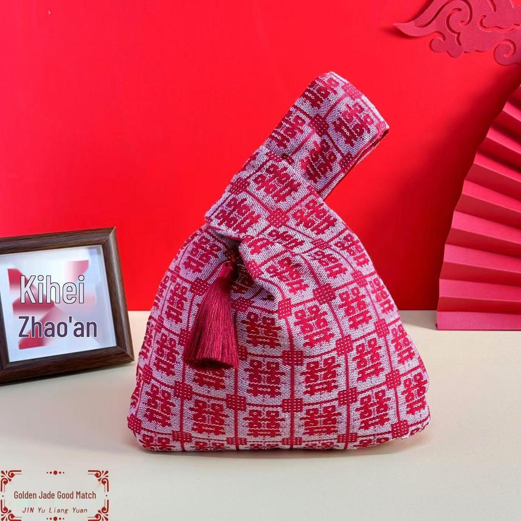Elegant Wedding Gift Bag: Chinese Style Bridesmaid Handbag with Golden Accents