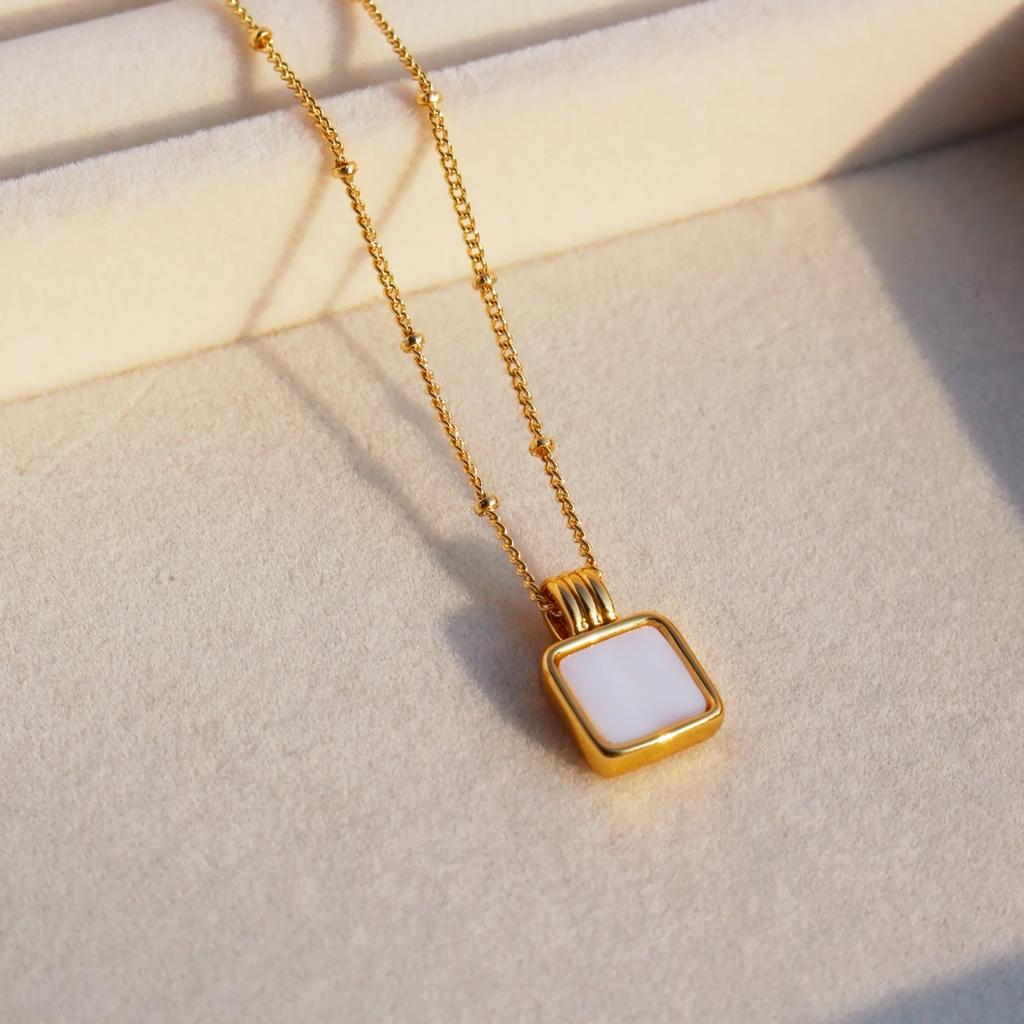 Star Same Square Malachite White Butterfly Shell Pendant Necklace Exquisite Small Gold Bead Fine Chain Collarbone Chain 749