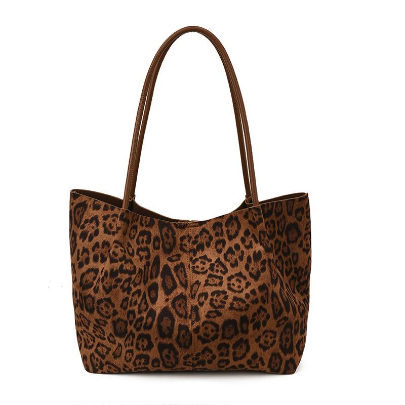 Casual Large-capacity Bag Women's 2025 New Commuter Versatile Shoulder Bag Popular Leopard Print Portable Tote Bucket Bag