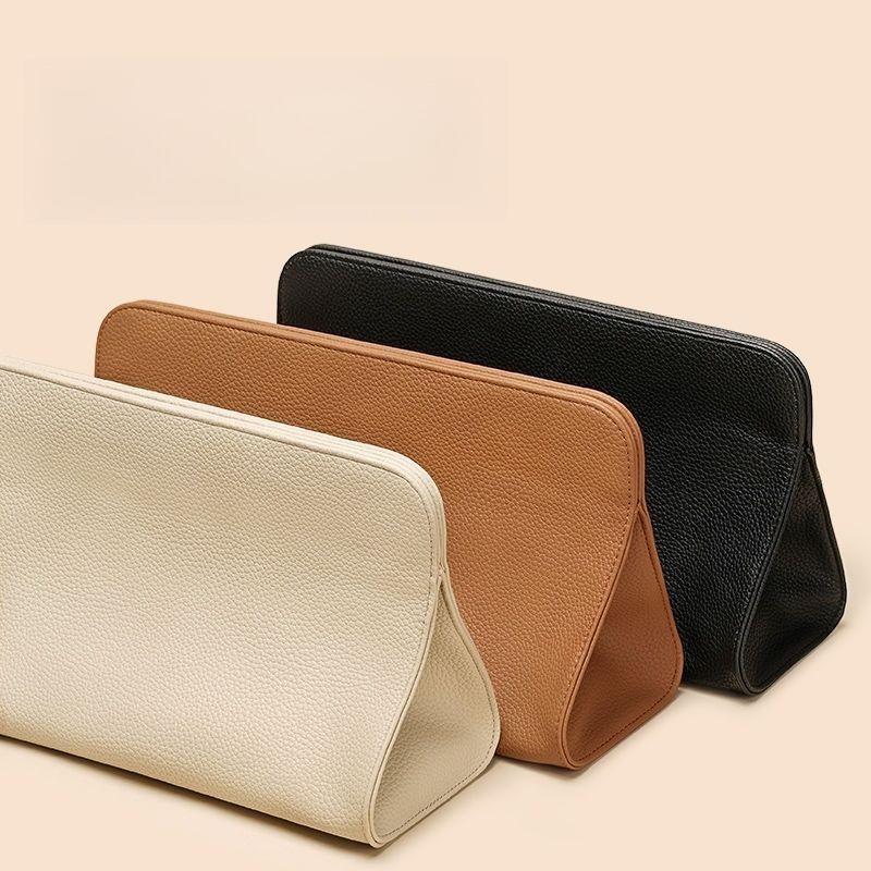 Travel-Friendly Storage Bag for Hair Dryer And Curling Iron - a Hypoallergenic Organizer for Your Makeup Tools.