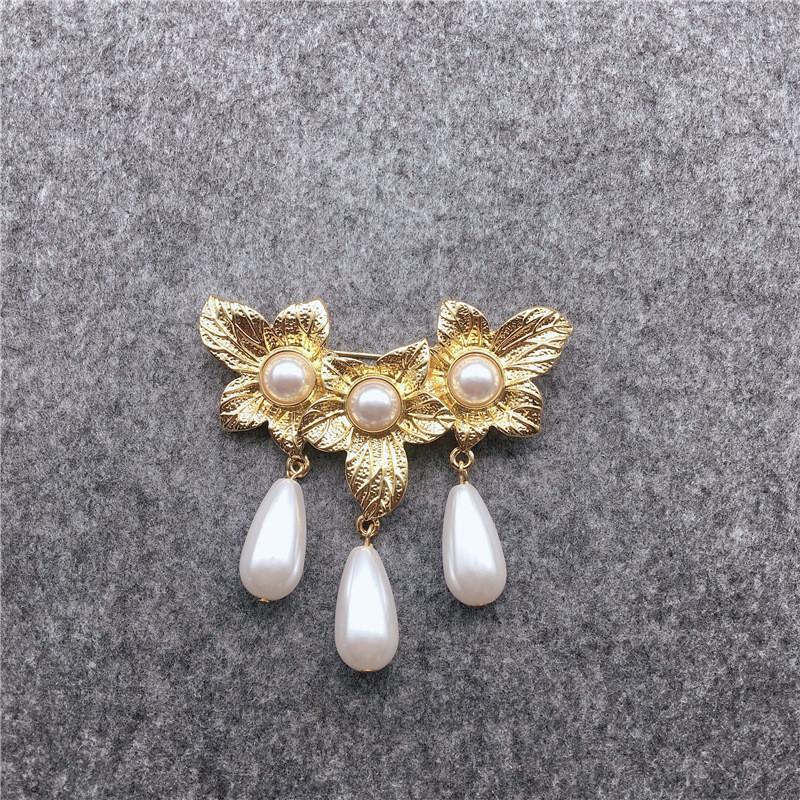 Vintage Animal Metal Brooch With Artificial Gemstone Ideal For Women And Kids Gift