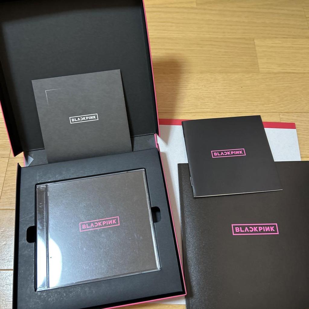 [USED] BLACKPINK album with trading cards and other accessories