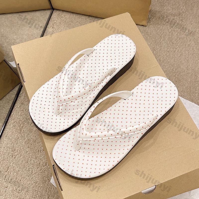 Women's Wedge Shoes 2025 Summer New Leopard Outdoor Breathable Flip Flops Comfortable Non Slip Soft Sole Beach Flats