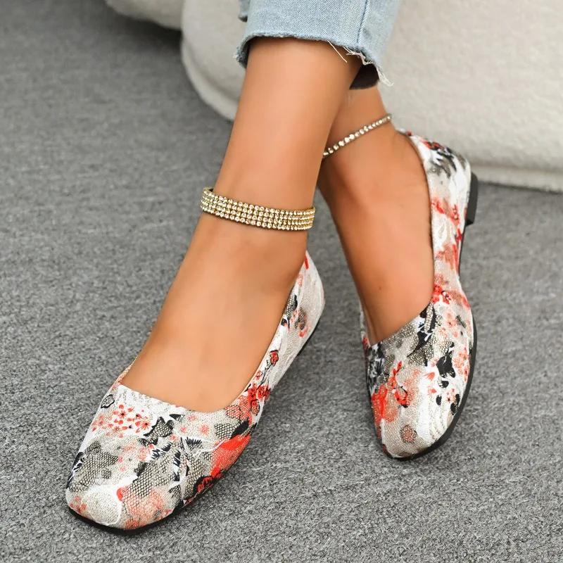 Fashion 2025 Ladies Retro Footwear Flower Embroidery Hollow Out Breathable Lightweight Large Size Flat Casual Shoes