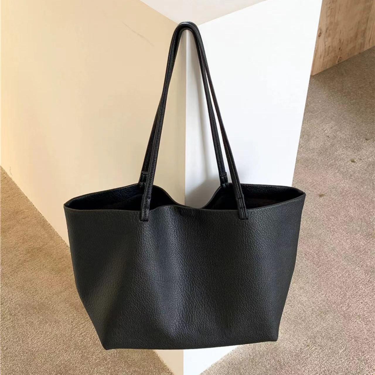 

Корейская версия большой вместимости ретро наплечной сумки-тоут, мягкая кожа с узором личи, сумка для通勤 2025 новый тренд чёрный