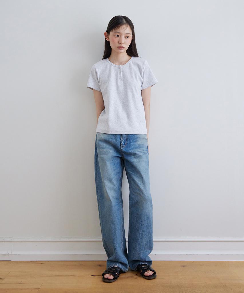 STEP AROUND Henley Short Sleeve T-Shirt_Light Gray