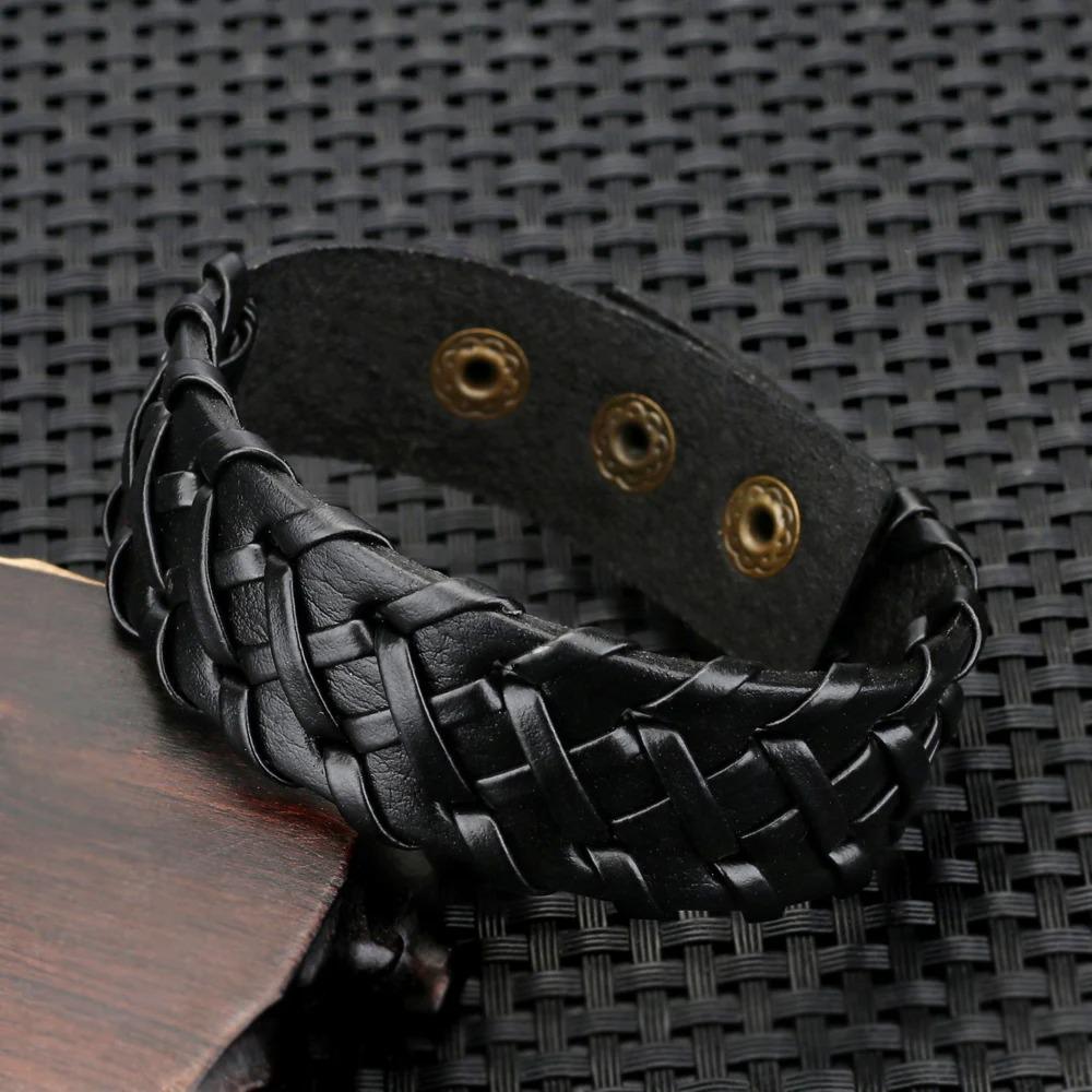 Simple Cowhide Leather Hand Strap: Stylish Thin Bracelet for Men & Women, Retro Design with Smooth Finish