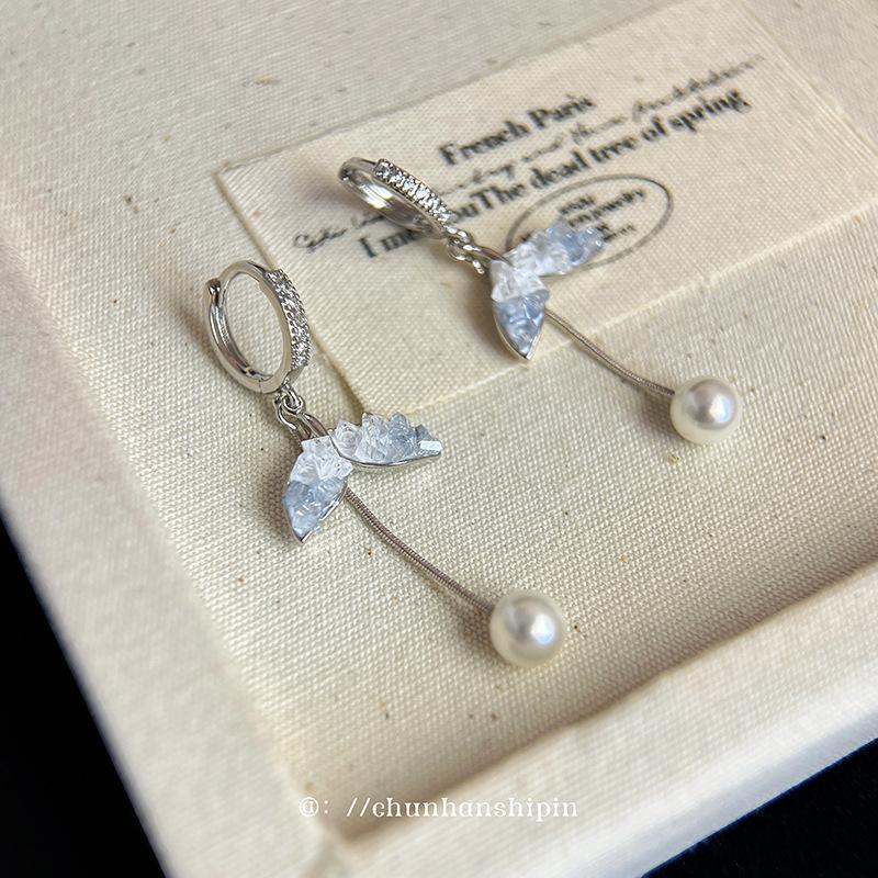 Cool blue crystal fishtail pearl ear clips, high-end earrings, atmospheric tassel earrings, stud earrings, ear buckles.