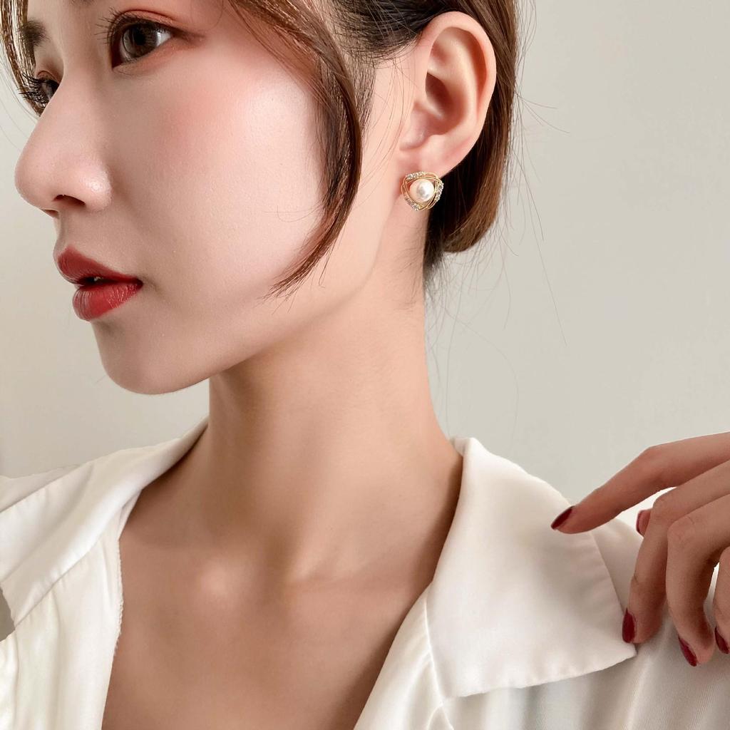 2024 Trendy Geometric Pearl Stud Earrings: Elegant, Unique Design for Women