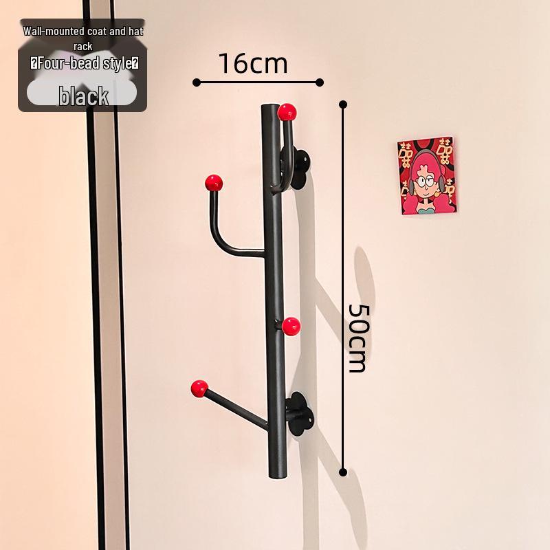 Nástěnný vertikální organizér na oblečení a klobouky.
