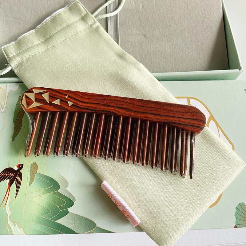 

Tan Mujiang Natural Rosewood Hair Comb Gift Set