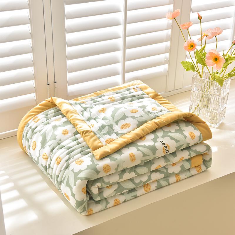 Silk Cooling Summer Quilt - Lightweight, Thin, Skin-Friendly, Machine Washable, Ideal for Air Conditioning