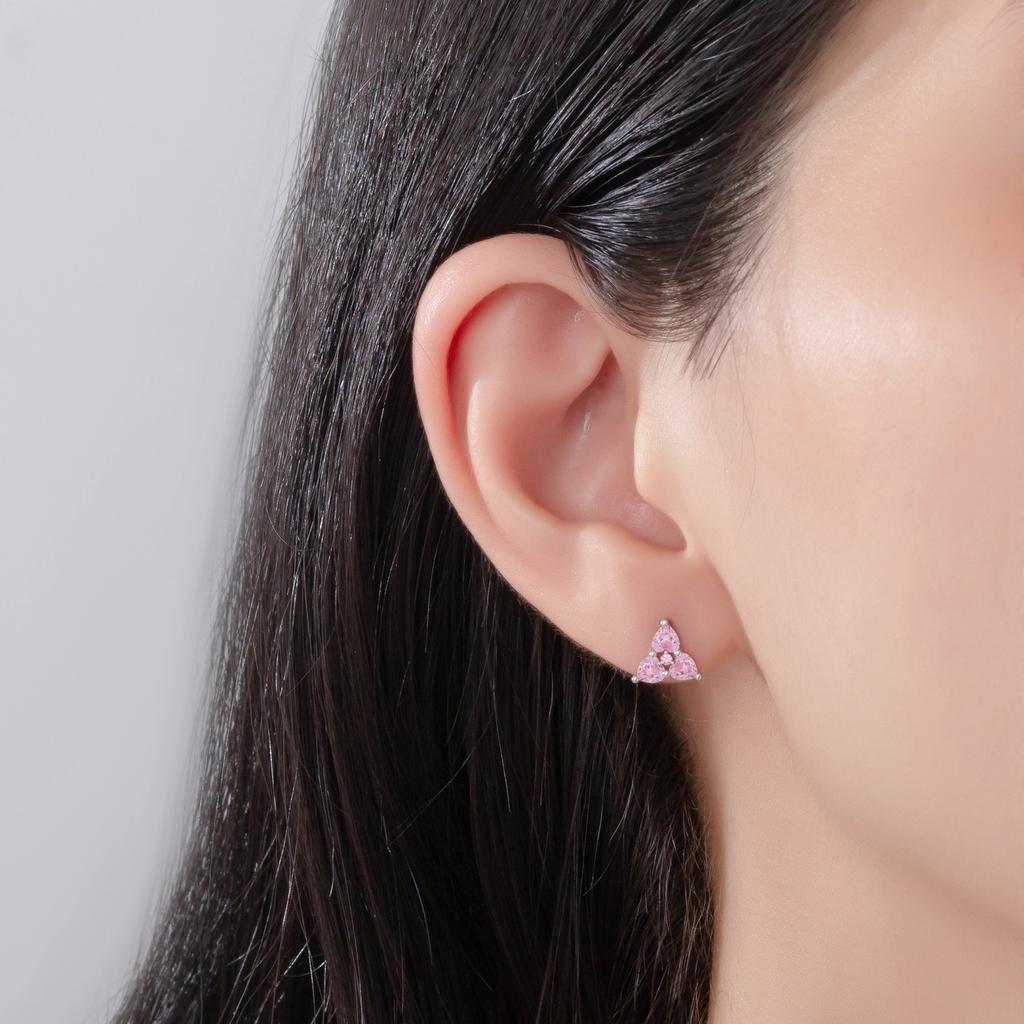 Kolczyki sztyfty Trójkąt Miłość S925 Srebro Modne Różowy Diament Brzoskwiniowe Serce Kolczyki Niszowe Wykwintne Proste Małe Kolczyki