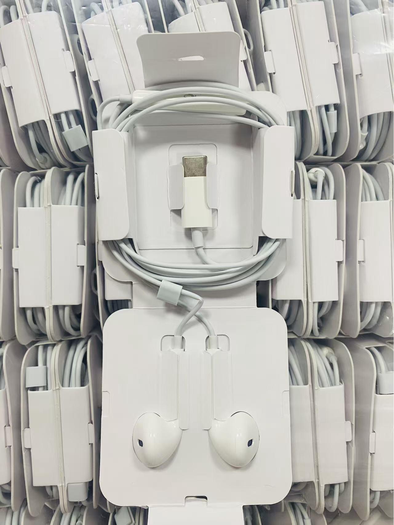 

Провідні навушники-вкладиші Type-C для серій iPhone 15/16 з функціями шумозаглушення та дзвінків