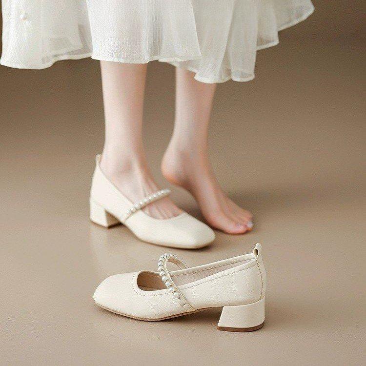 Halbgebogener weicher Einzelschuh für den Sommer, flacher Mund, ein Wort mit Perlen, dicker Absatz, Mary Jane-Schuhe für Damen