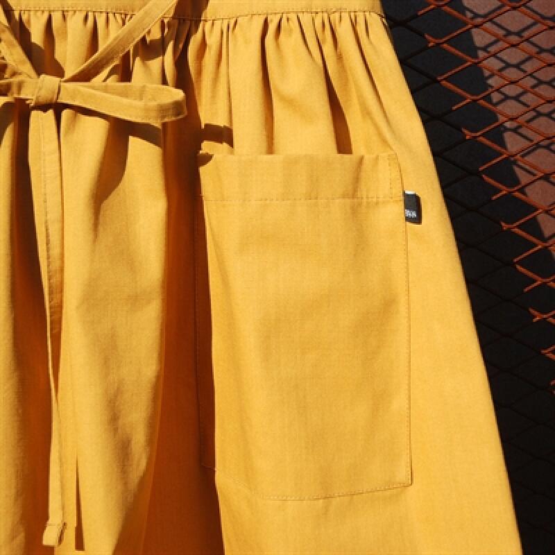 Желтый фартук с оборками