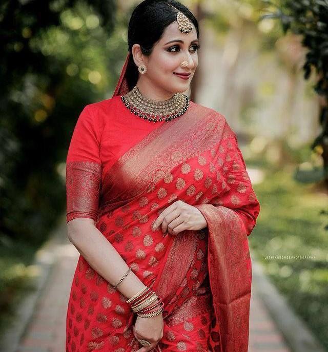Beautiful Golden Jari with New Design Soft Lichi Silk Saree